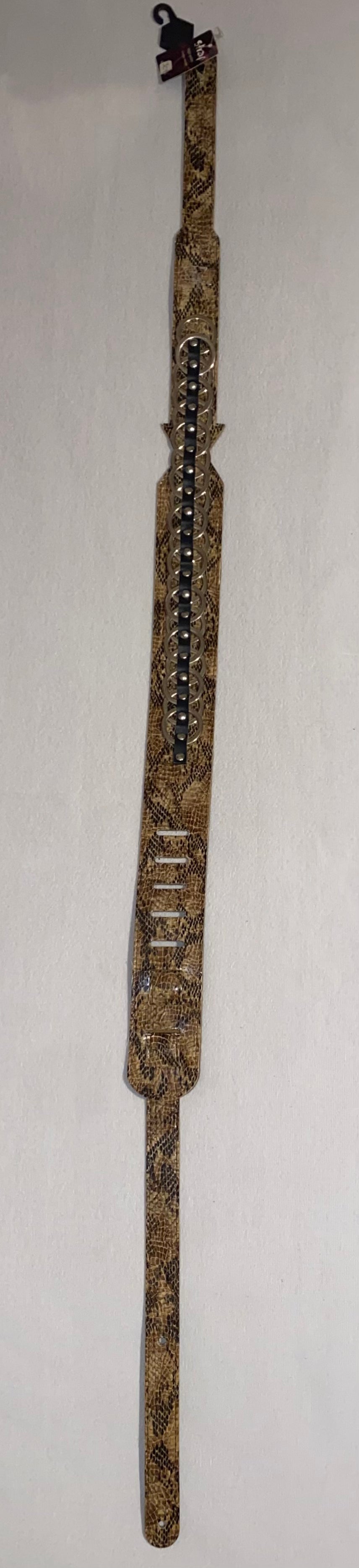 Cowboy style guitar strap